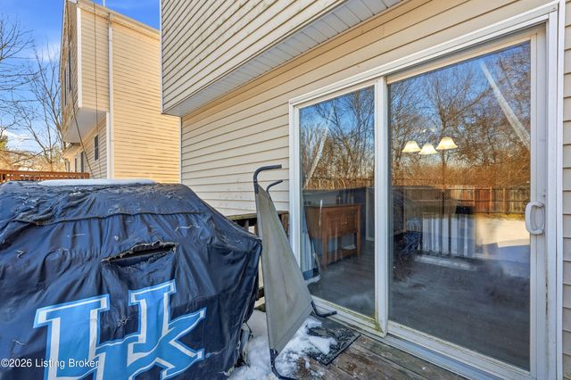 10105 Fallen Sky Dr, Louisville, KY 40229