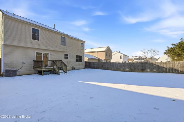 10105 Fallen Sky Dr, Louisville, KY 40229