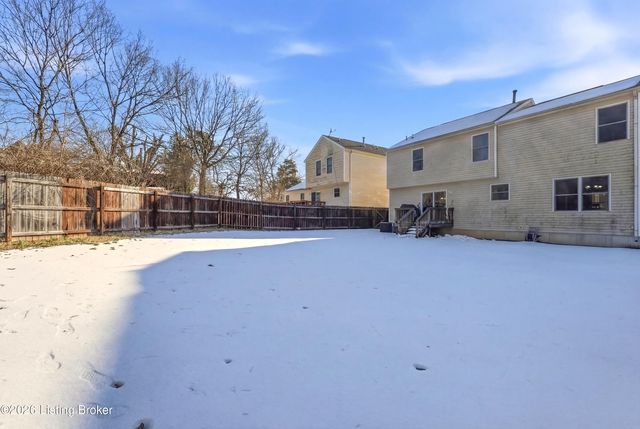 10105 Fallen Sky Dr, Louisville, KY 40229