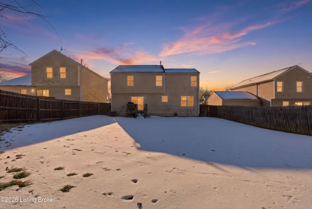 10105 Fallen Sky Dr, Louisville, KY 40229