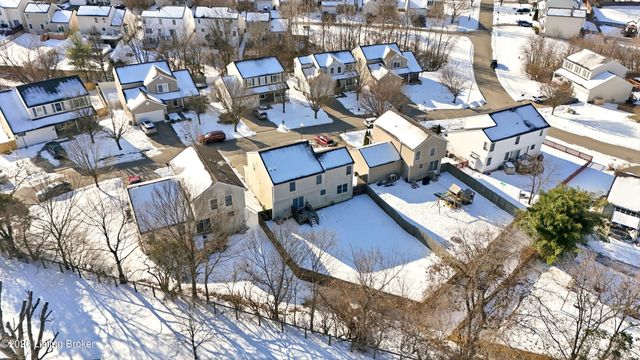 10105 Fallen Sky Dr, Louisville, KY 40229