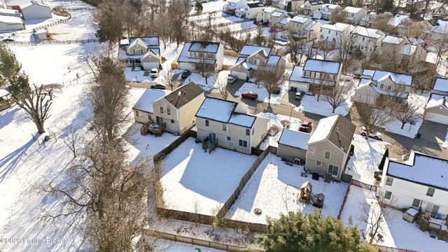 10105 Fallen Sky Dr, Louisville, KY 40229