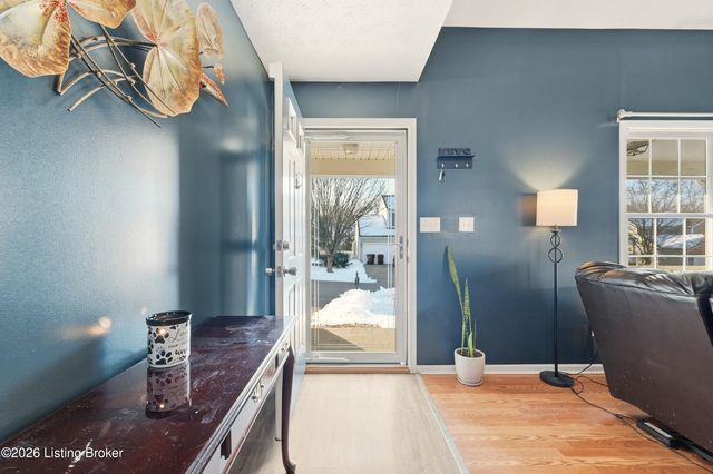 10105 Fallen Sky Dr, Louisville, KY 40229