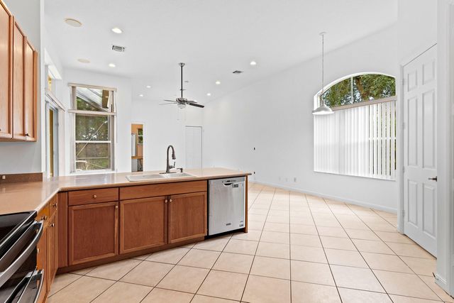 6856 HOULTON Circle, Lake Worth, FL 33467
