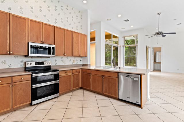 6856 HOULTON Circle, Lake Worth, FL 33467