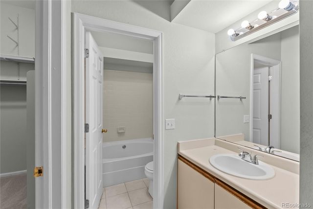 1069 S Walden Way 125, Aurora, CO 80017