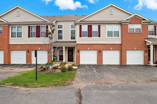 4221 Savoy Lane 28C721, Mchenry, IL 60050