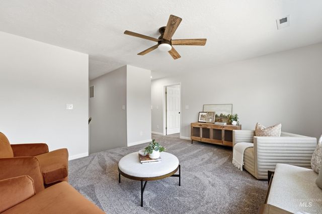 8819 W Holbrook Ave, Boise, ID 83704