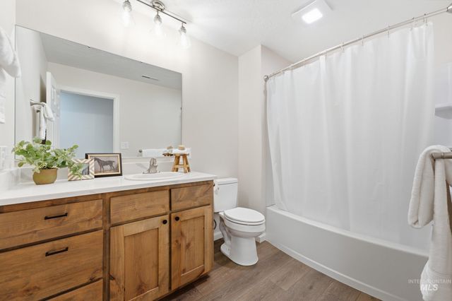 8819 W Holbrook Ave, Boise, ID 83704