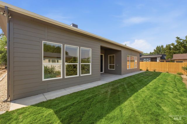 8819 W Holbrook Ave, Boise, ID 83704
