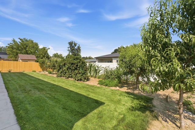 8819 W Holbrook Ave, Boise, ID 83704