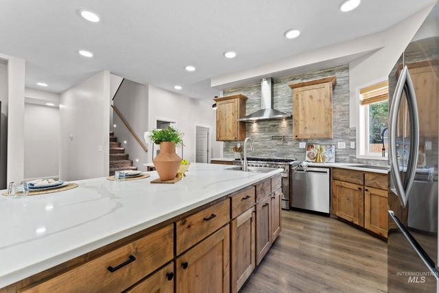 8819 W Holbrook Ave, Boise, ID 83704