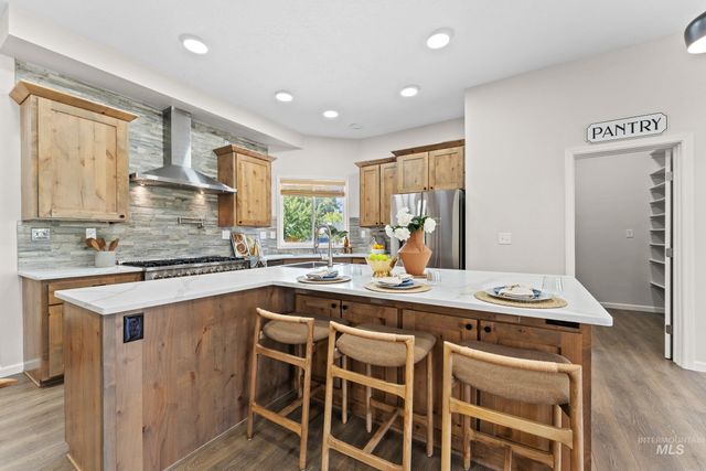8819 W Holbrook Ave, Boise, ID 83704