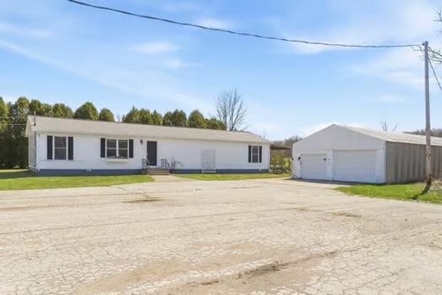 68715 66th Avenue, Watervliet, MI 49098