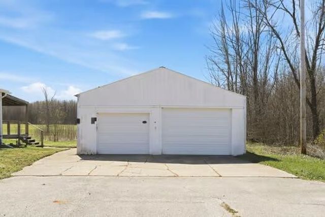 68715 66th Avenue, Watervliet, MI 49098