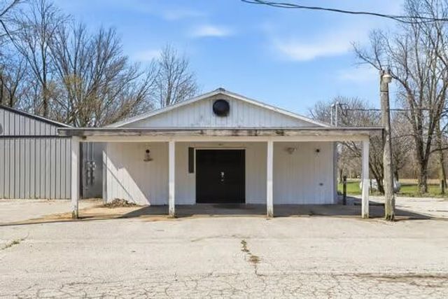 68715 66th Avenue, Watervliet, MI 49098