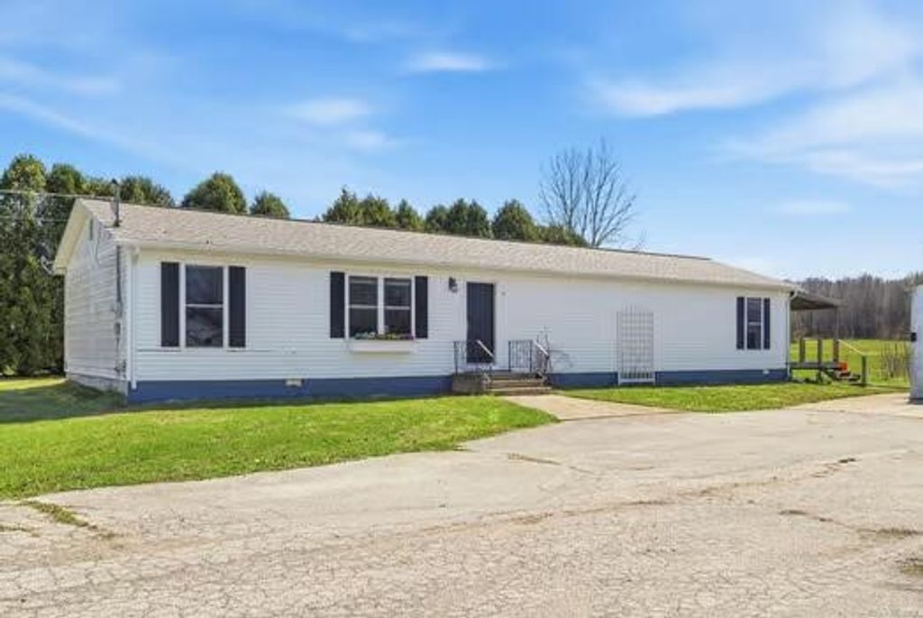 68715 66th Avenue, Watervliet, MI 49098