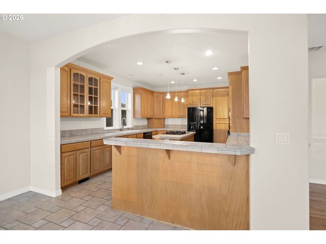 21795 Ne LACHENVIEW Ln, Fairview, OR 97024