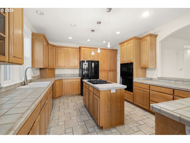 21795 Ne LACHENVIEW Ln, Fairview, OR 97024