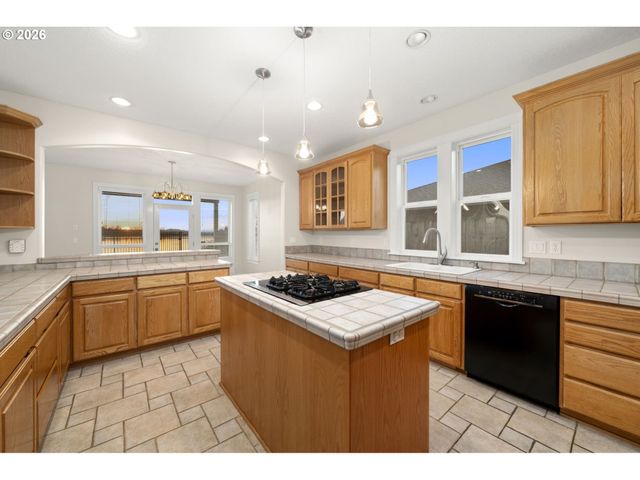 21795 Ne LACHENVIEW Ln, Fairview, OR 97024