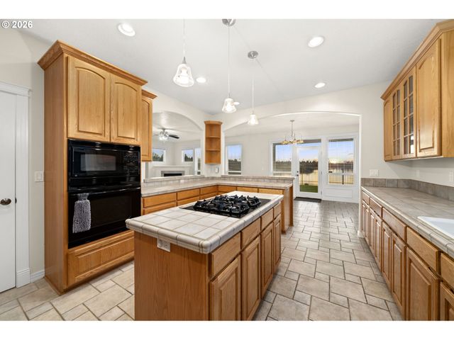 21795 Ne LACHENVIEW Ln, Fairview, OR 97024