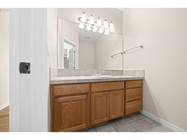 21795 Ne LACHENVIEW Ln, Fairview, OR 97024