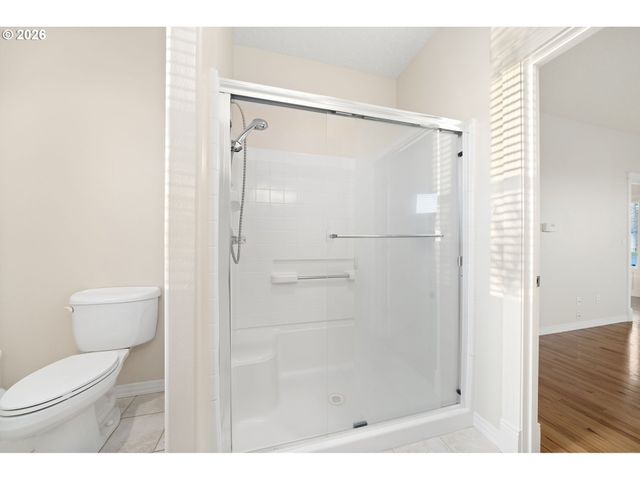 21795 Ne LACHENVIEW Ln, Fairview, OR 97024