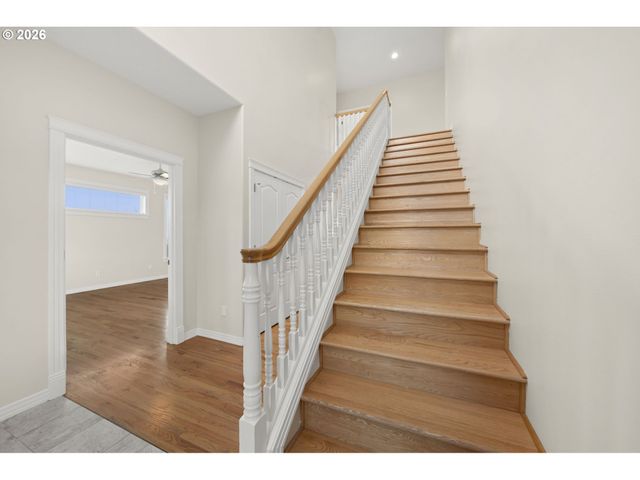 21795 Ne LACHENVIEW Ln, Fairview, OR 97024