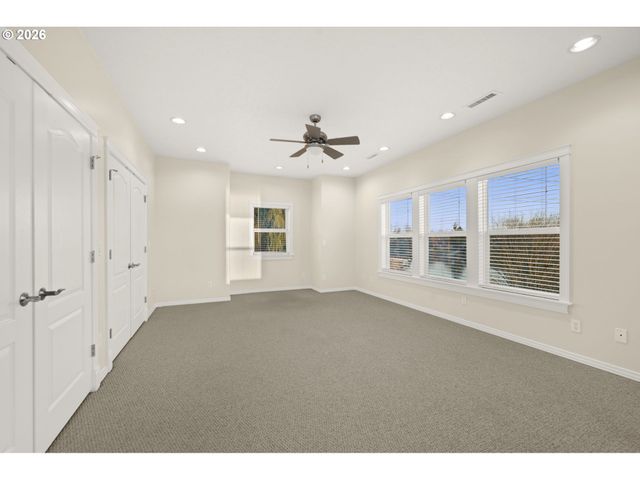 21795 Ne LACHENVIEW Ln, Fairview, OR 97024