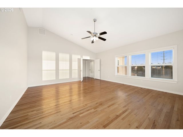 21795 Ne LACHENVIEW Ln, Fairview, OR 97024