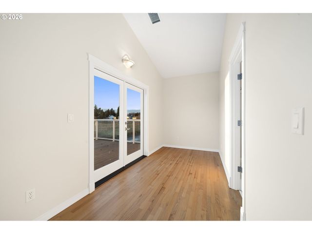 21795 Ne LACHENVIEW Ln, Fairview, OR 97024