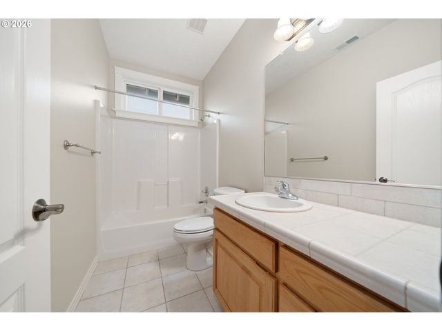 21795 Ne LACHENVIEW Ln, Fairview, OR 97024