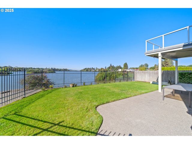 21795 Ne LACHENVIEW Ln, Fairview, OR 97024