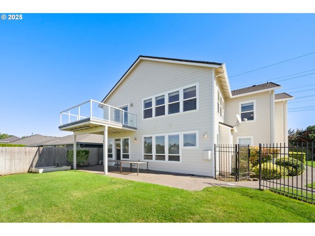 21795 Ne LACHENVIEW Ln, Fairview, OR 97024