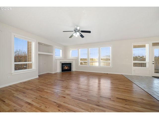 21795 Ne LACHENVIEW Ln, Fairview, OR 97024