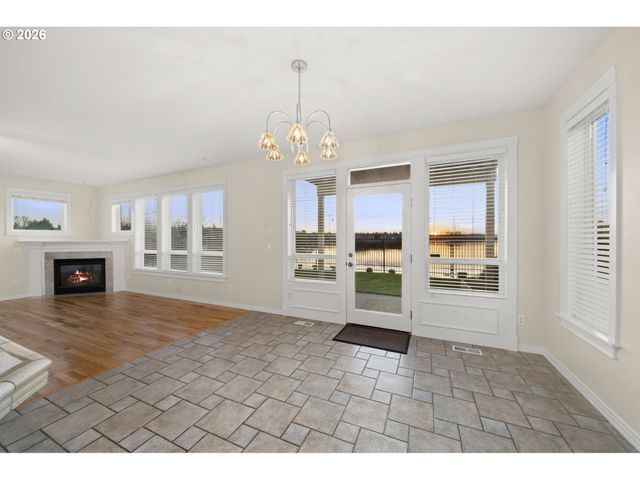 21795 Ne LACHENVIEW Ln, Fairview, OR 97024