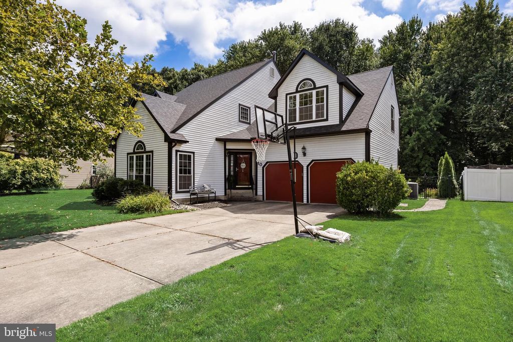 10 EDINBURGH LN, MOUNT LAUREL, NJ 08054 — exterior