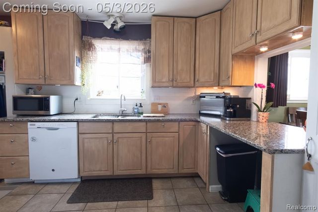 27604 Rialto Street, Madison Heights, MI 48071