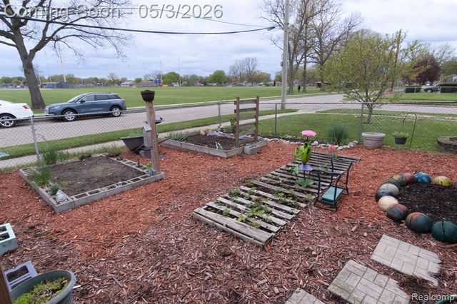 27604 Rialto Street, Madison Heights, MI 48071