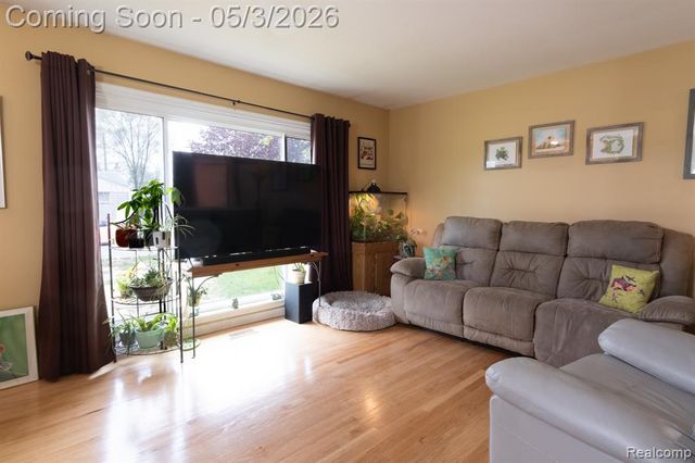 27604 Rialto Street, Madison Heights, MI 48071