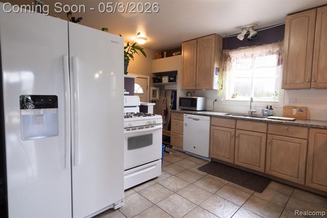 27604 Rialto Street, Madison Heights, MI 48071