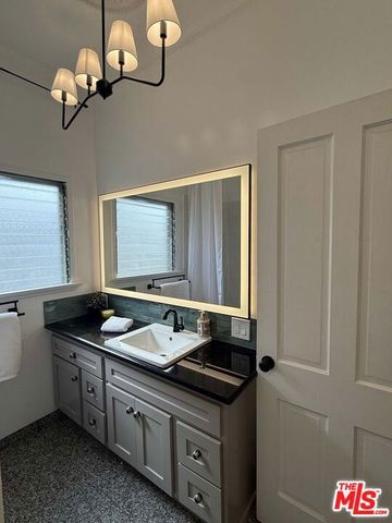 157 N La Peer Drive D, Beverly Hills, CA 90211