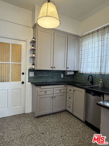 157 N La Peer Drive D, Beverly Hills, CA 90211