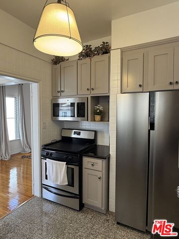 157 N La Peer Drive D, Beverly Hills, CA 90211