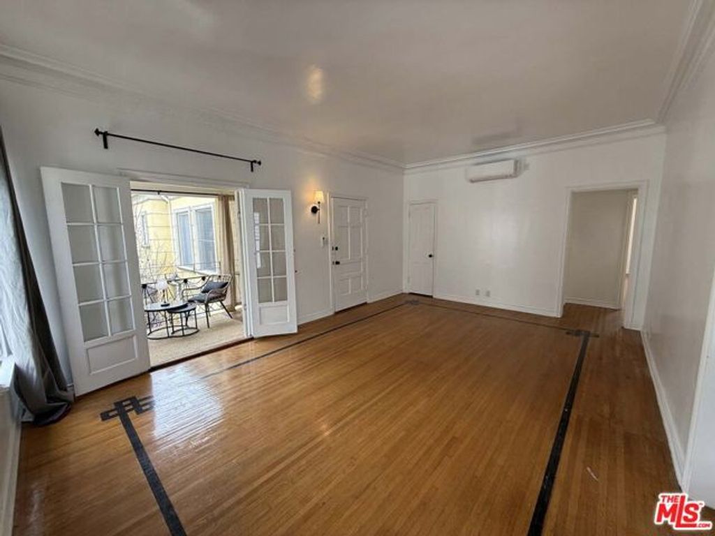 157 N La Peer Drive D, Beverly Hills, CA 90211