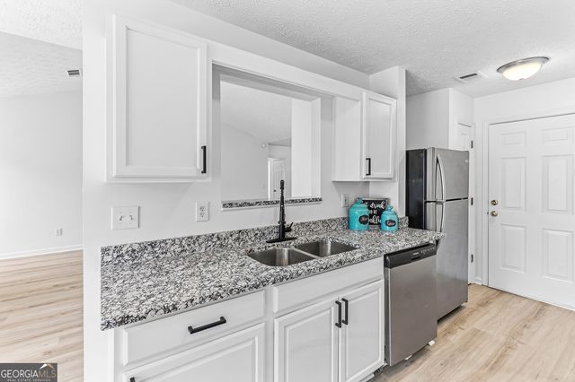 204 Apple Valley Road, Macon, GA 31217