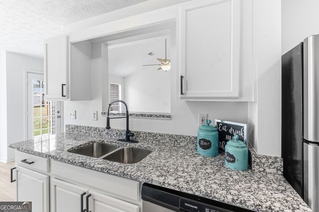 204 Apple Valley Road, Macon, GA 31217