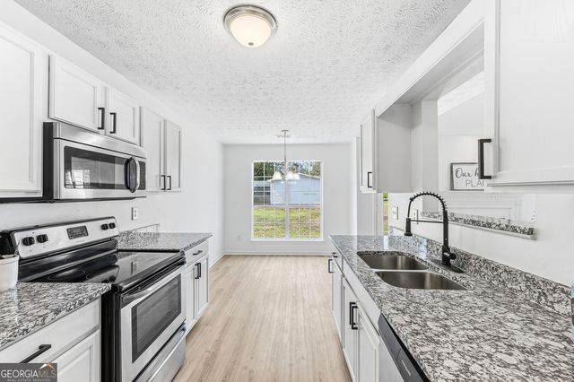 204 Apple Valley Road, Macon, GA 31217