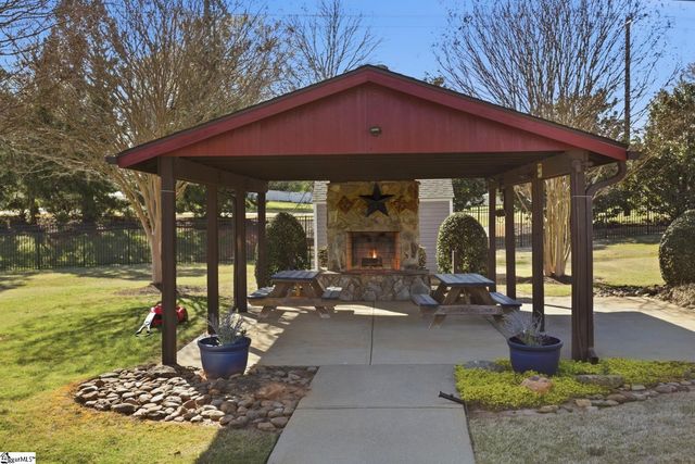 10 Crested Spring Court, Greenville, SC 29605