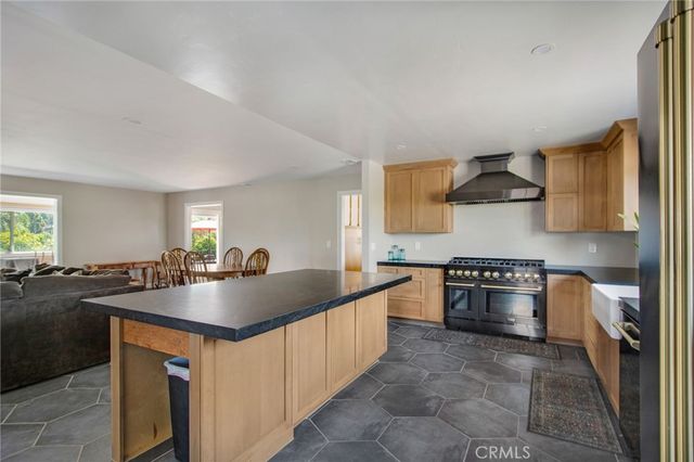 1463 S Citrus Avenue, Escondido, CA 92027